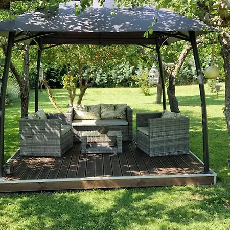 Vague Summer House